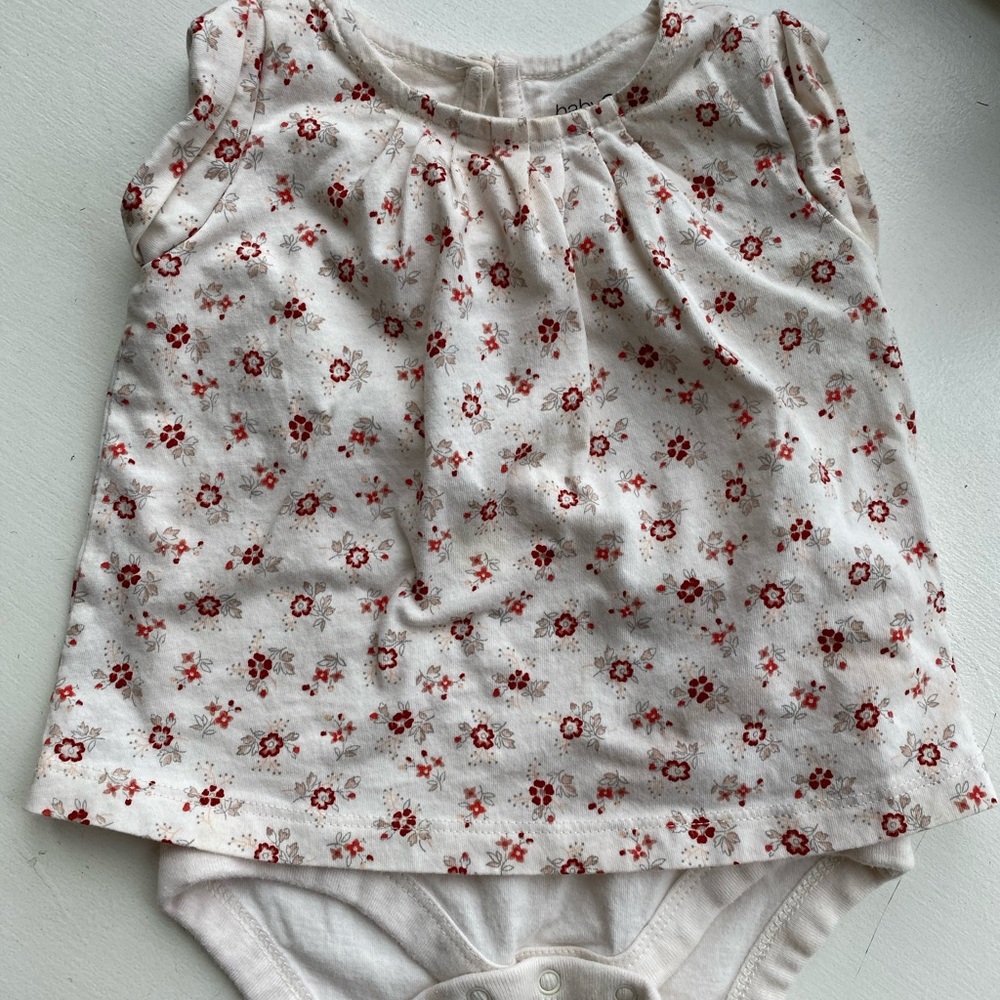 Baby Gap onesie and matching shorts 3-6 months